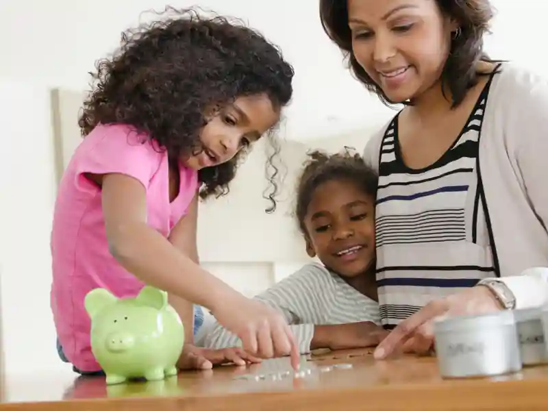 Family counting coins around a piggy bank.